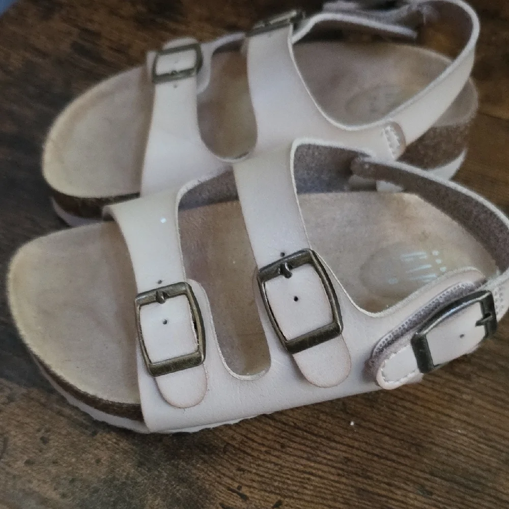 GAP Cream Sandals Comfortable Two-Strap Design